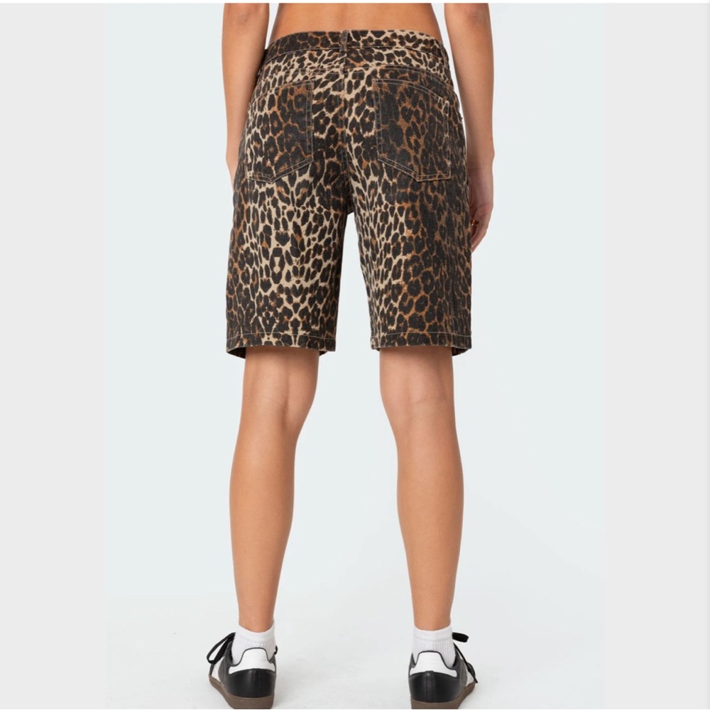 Edikted Low rise leopard bermuda denim shorts Sz XS NWT